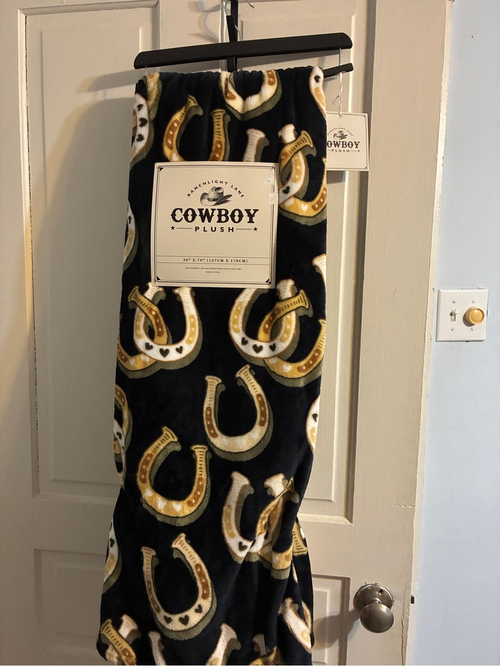Horseshoe Throw Blanket - Black & Gold